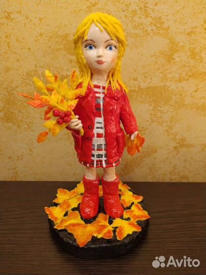 Поделка осенняя (девочка с осенним букетом)