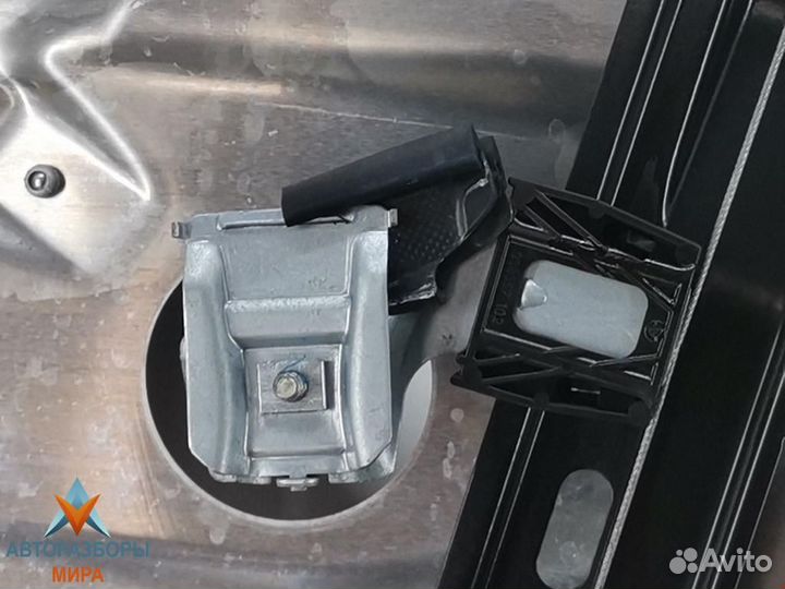 Стеклоподъемник передний левый Mercedes-Benz