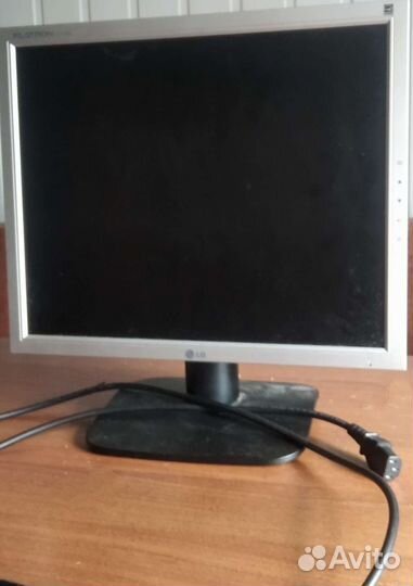 Монитор LG flatron L1718S с проводом
