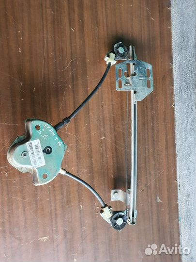 Стеклоподъемник задний левый Лада Гранта седан