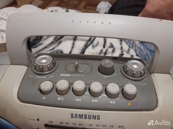 Радиоприёмник кассетный