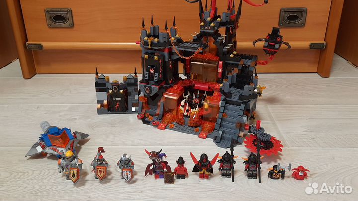 Lego nexo knights Логово Джестро 70323 (аналог)