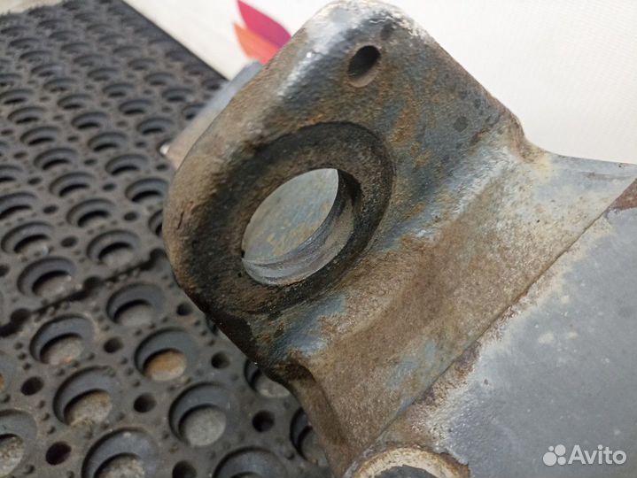 1643160 Кронштейн рессоры