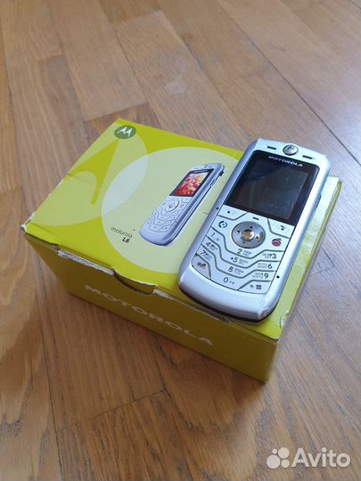 Телефон Motorola L6