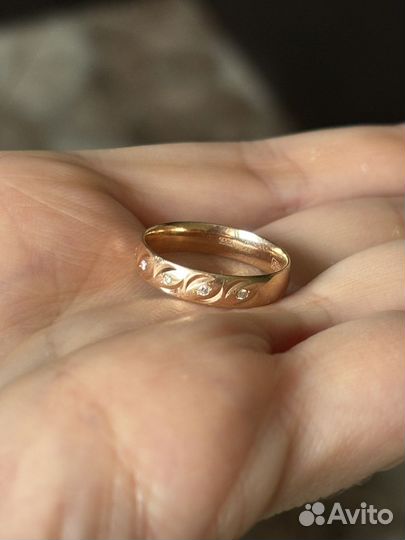Обручальное кольцо с бриллиантами