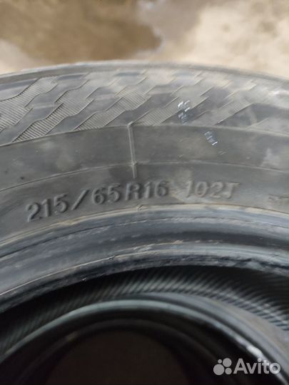 Yokohama IceGuard Stud IG65 215/65 R16 102T