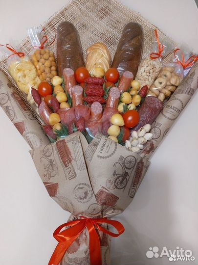 Сьедобный мужской колбасный букет