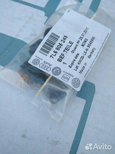 Крепеж накладок моторного отсека Touareg