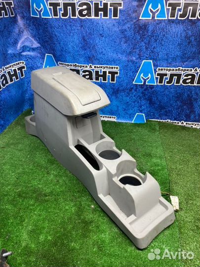 Подлокотник Dodge Caliber PM EBA 2006