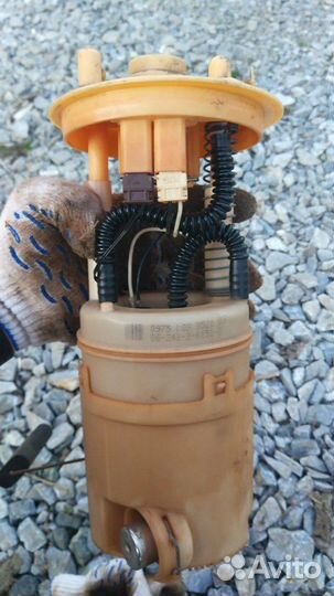 Бензонасос на mitsubishi colt 2007