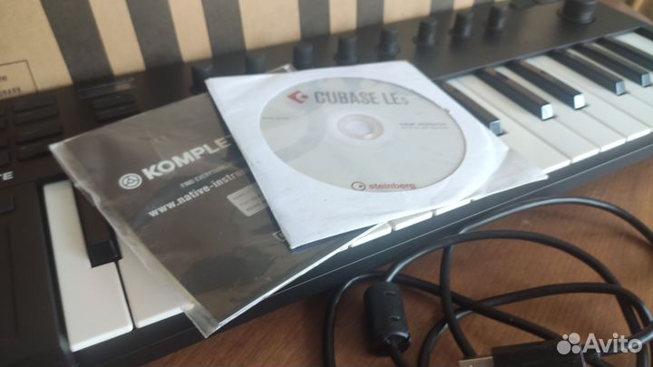 Midi-клавиатура Komplete Kontrol M32