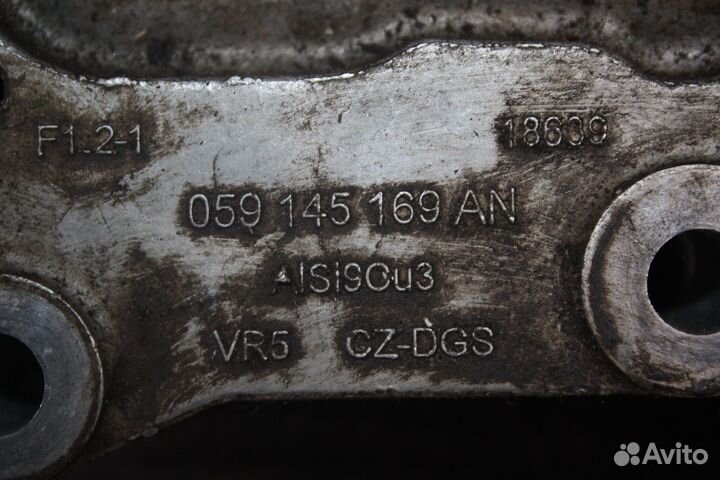 Кронштейн компрессора VW Touareg 2010-2018