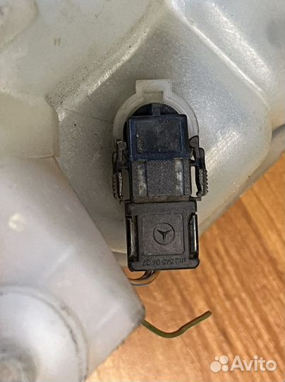 Мерседес W210 Расширительный бачок