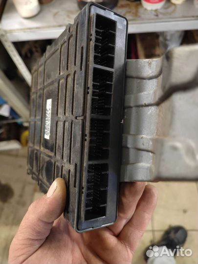 Блок управления двигателем Mitsubishi Galant