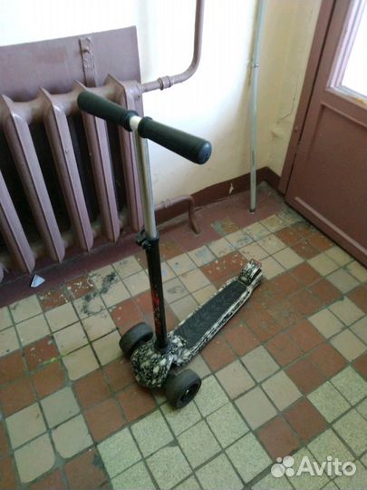 Самокат, спорт инвентарь, отдых, дети. trolo