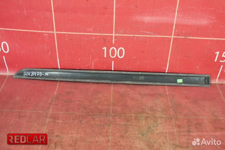 Накладка двери передней правой Skoda Yeti (09)