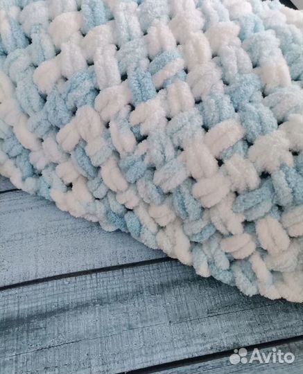 Плед вязаный ручной работы