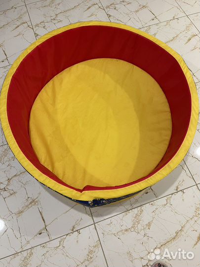 Сухой бассейн с шариками