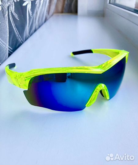 Спортивные солнцезащитные очки зелёные