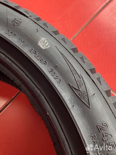 Tri Ace Snow White II 245/40 R20 и 275/35 R20