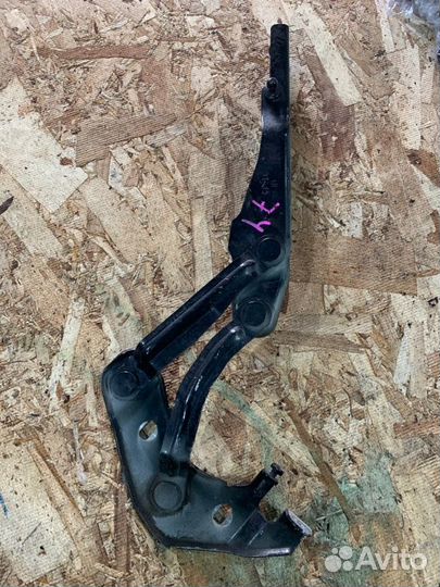 Петля капота левая Audi A1 8X (5хб) 1.4 CAX
