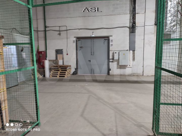 Складское помещение 325 м².Пандус с 1м евродоком