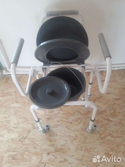 Санитарное кресло (туалет)