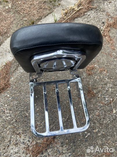 Спинка пасажира с багажником на Harley-Davidson