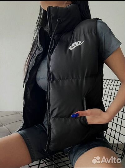 Жилет Nike новый женский