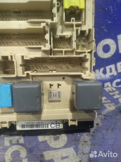Блок предохранителей салона Toyota Harrier
