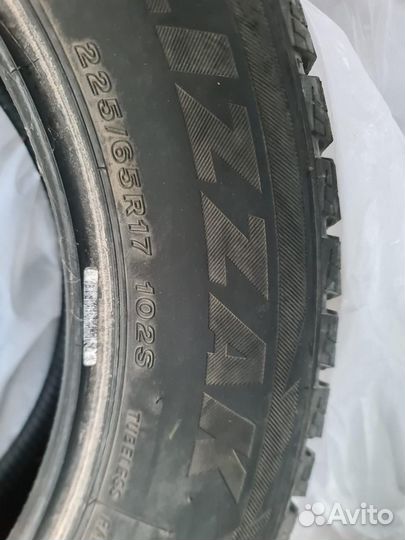 Bridgestone Blizzak DM-V2 225/65 R17