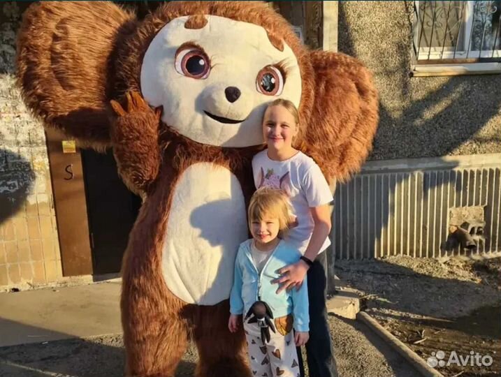 Поздравление от чебурашки /ростовая кукла