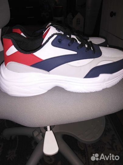 Кроссовки женские 40 размер новые