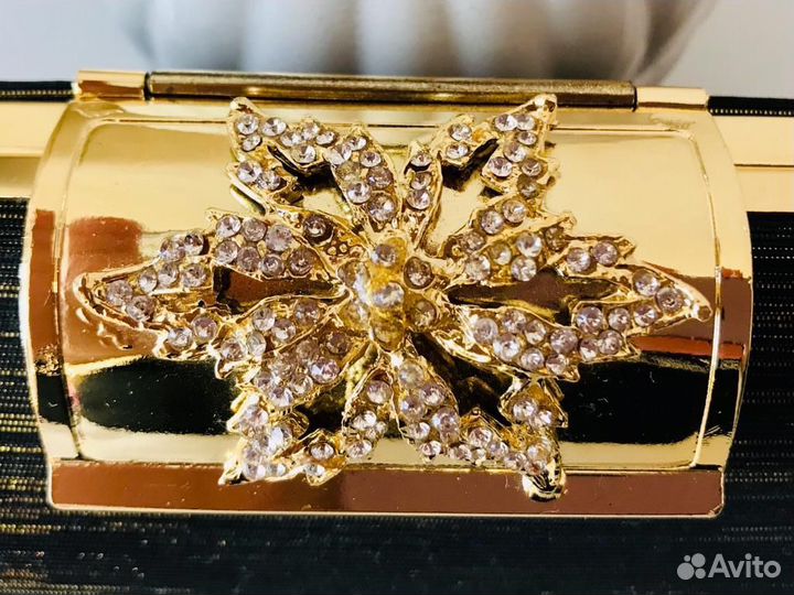 Дамская сумочка-клатч с замком-пряжкой