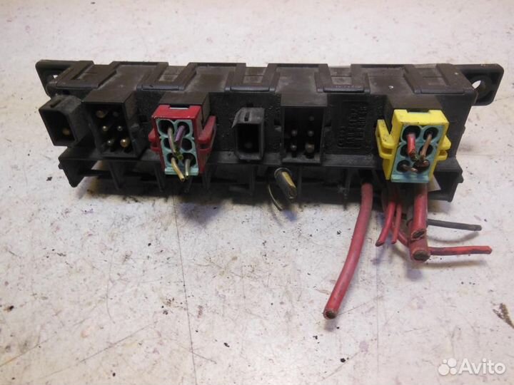 Блок предохранителей Volkswagen Passat