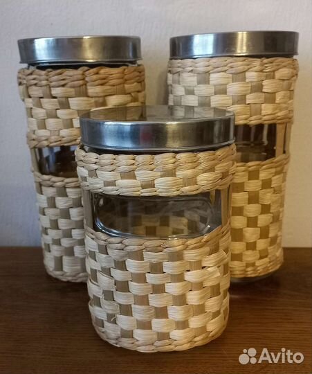 Банки стеклянные в оплетке из соломки