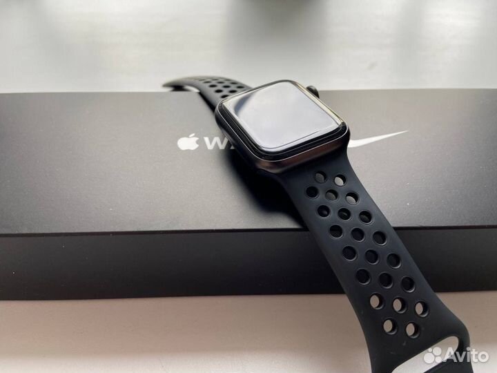 Apple watch se nike