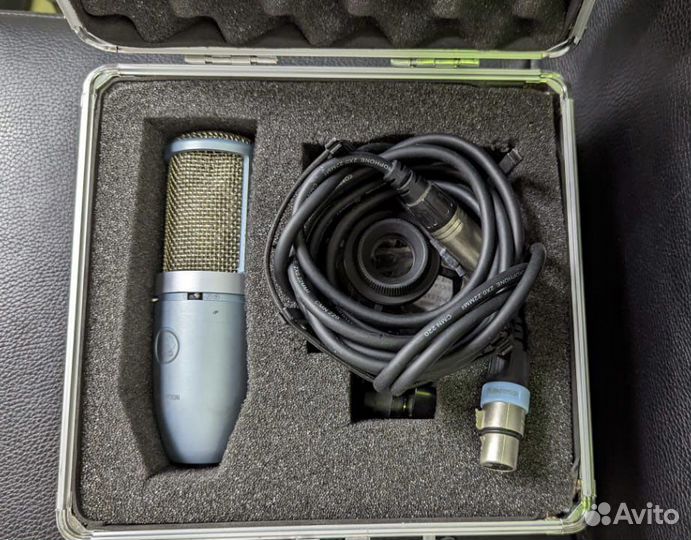 Студийный микрофон AKG P220