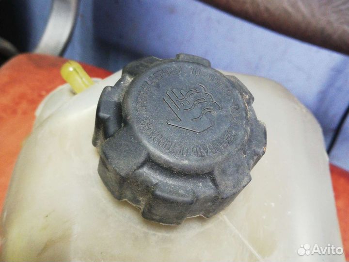 Бачок расширительный Нива Шевроле