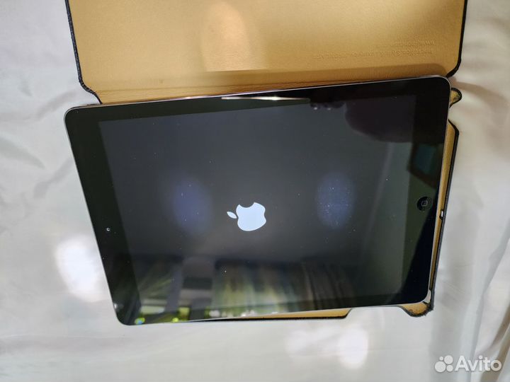 Apple iPad Air 64 гб (Wi-Fi + 4G LTE, косм серый)