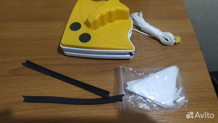 Магнитная щетка для мытья окон