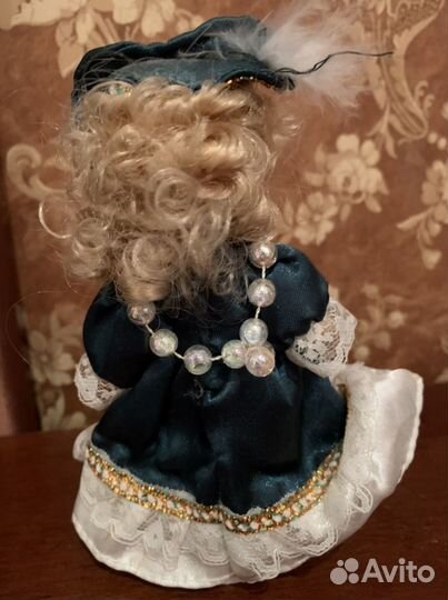 Кукла фарфоровая 17см