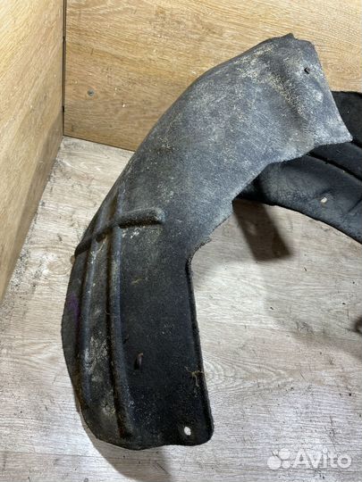 Подкрылок задний правый Ford Focus 2 1704442