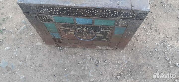 Сундук старинный