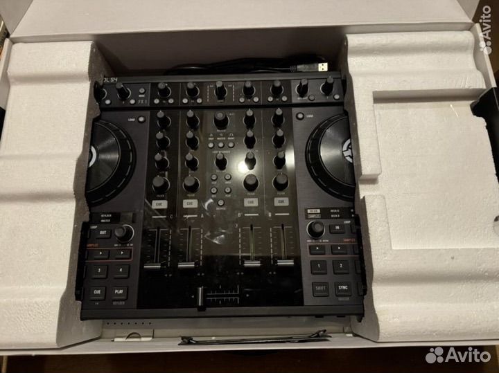 Native instruments traktor kontrol s4 mk1