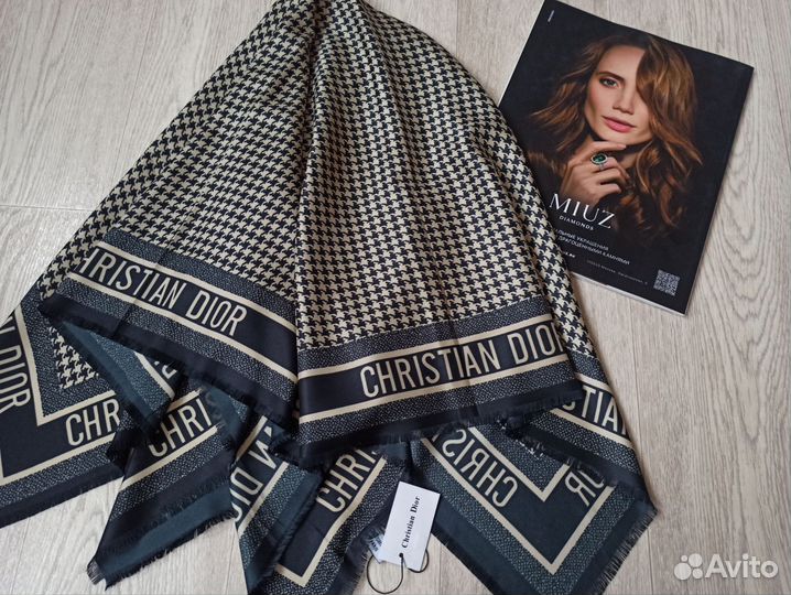 Платок Dior шелковый бежевый 3 цвета