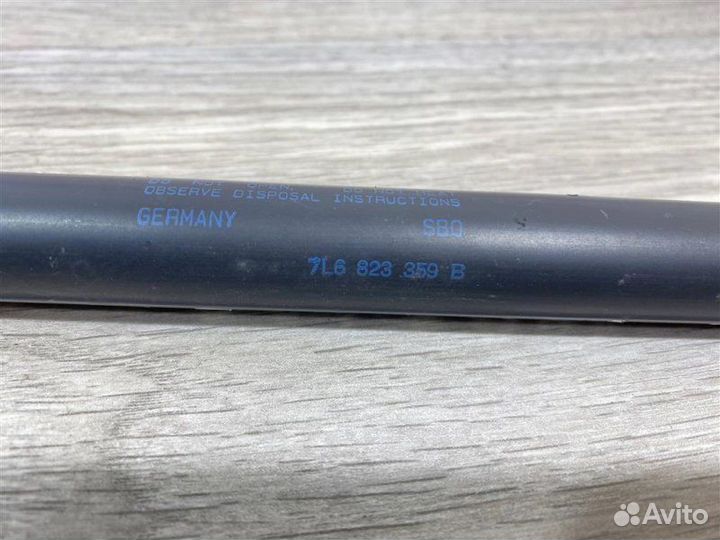 Амортизатор капота Volkswagen Touareg кроссовер