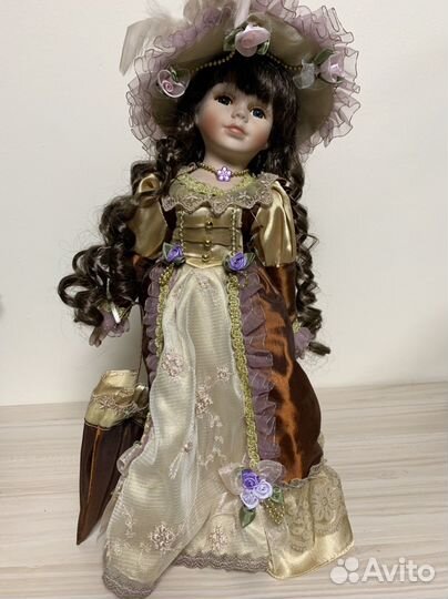 Кукла фарфоровая