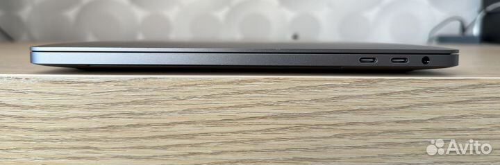 MacBook Pro 13-inch 2019, four thunderbolt 3 ports