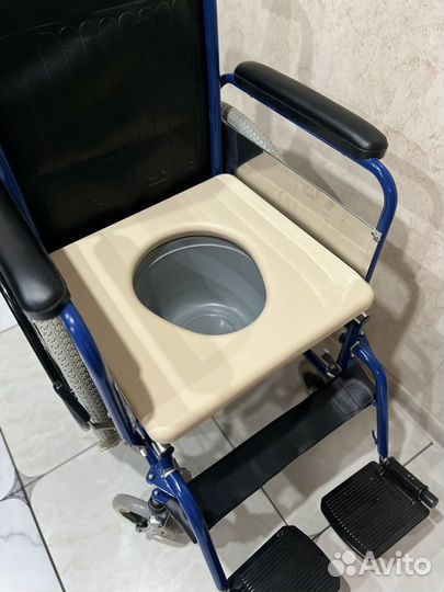 Коляска инвалидная с санитарным оснащением